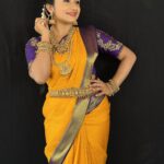 Raveena Daha Instagram - Manja kaatu maina 💛😝 Beautiful makeup by @makeover_by_jinu 🥰 Stunning blouse and saree from @ravikkai_selai 💛 Man behind the lens @naveenkumar.b92 😍 Jewel by @new_ideas_fashions ❤️‍🔥 #raveena #raveenadaha