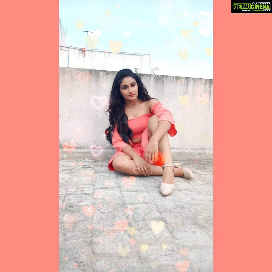 Raveena Daha Instagram - NOW WE ARE A HAPPY FAMILY OF 30K πππ This post is just a shoutout to everyone who made this journey so incredible π₯ You guys are amazing π― my love go out to all who have made getting here soo enjoyable through their likes, comments and messages!π I LOVE YOU ALL MY AMAZING FOLLOWERS πβ€οΈ #happy30kinstafam #30kfamily #love #happiness #life #raveena #raveenadaha