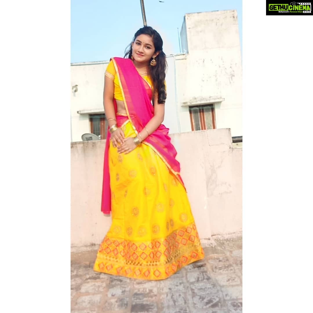 Raveena Daha Instagram - I forget how to love myself most days But I keep trying I keep trying &that alone is a victory πͺπ¦ #photography #poser #pose #model #mobilephotography #love #laugh #yellow #pink #halfsaree #raveena #raveenadaha