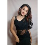 Raveena Daha Instagram - Just let me know Can you be the one to hold and not let me go? ♥ #photography #photooftheday #homeshooting #quarantinetime #blacklove #pose #model #live #actor #love #instagood #instalove #raveena #raveenadaha