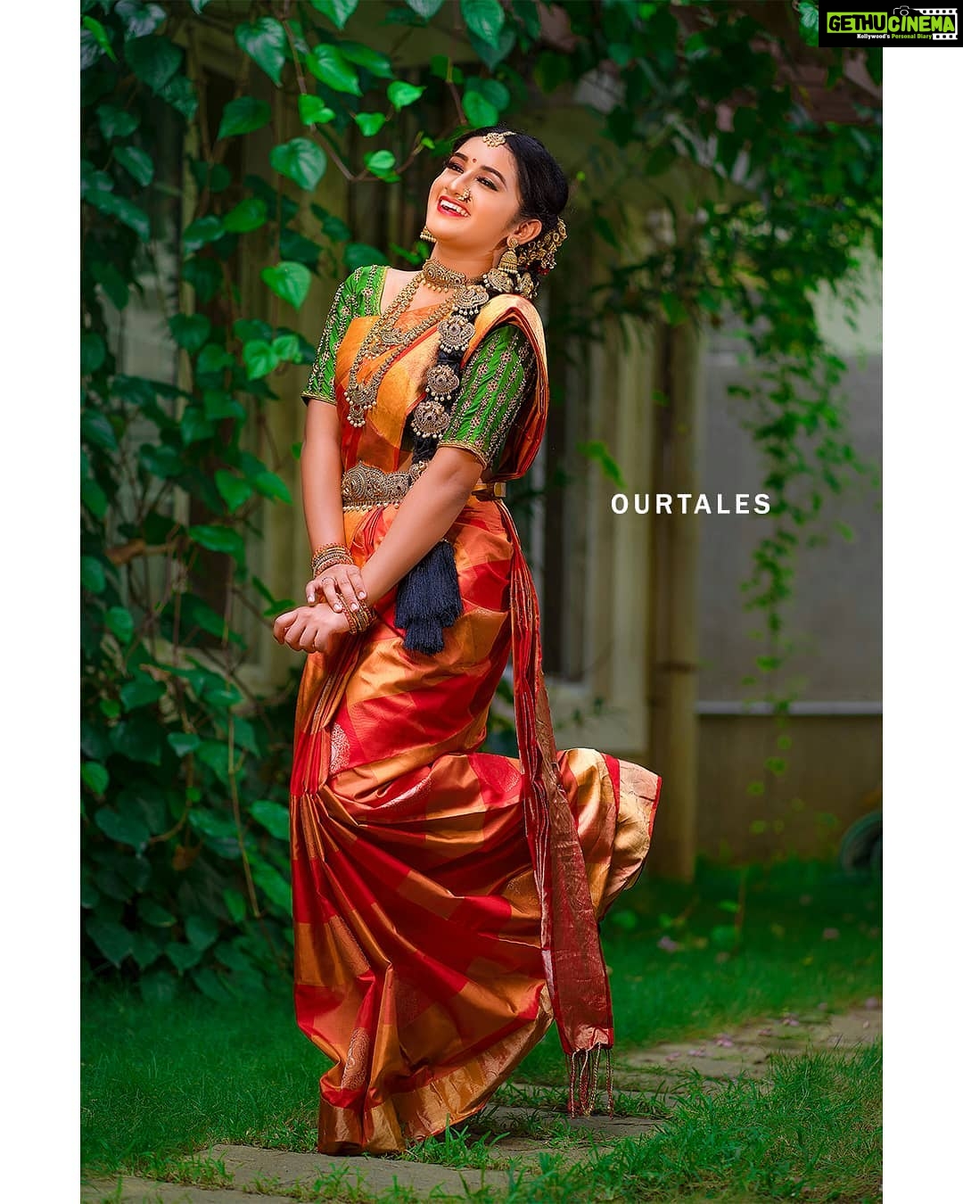 Raveena Daha Instagram - Can't get over this picture ❤ I'm obsessed! MUA & HAIRSTYLE💄: @shadows_makeover_artistry JEWELLERY📿:@chennai_jazz SAREE AND BLOUSE💃:@d3boutiquee SHOT BY📸:@ourtales_barath