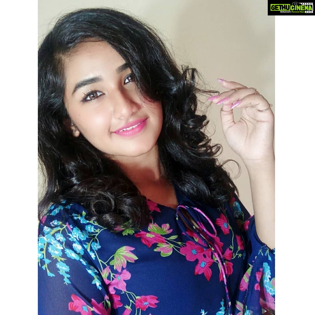 Raveena Daha Instagram - ✨Admire someone else's beauty without questioning your own.💫 #raveena #raveenadaha