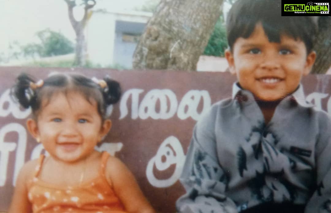 Raveena Daha Instagram - And the memories bring back memories 💫my ever favourite picture 😍 #tbt🔙📸 #childhood #love #bigbrother #cuteus #rahulprakash #sibling #raveena #raveenadaha Memories