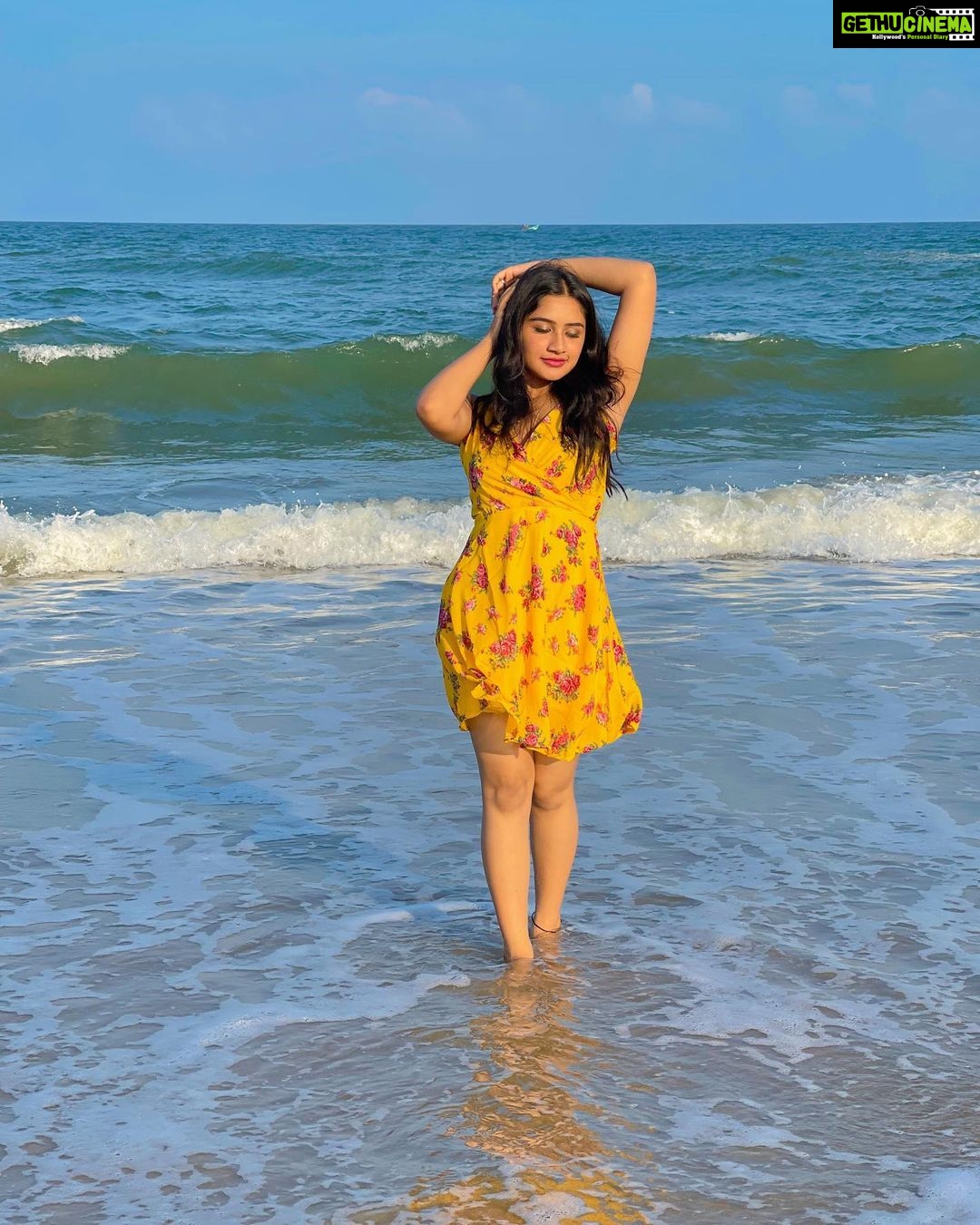 Raveena Daha Instagram - 🌊🌻🌊 #raveena #raveenadaha