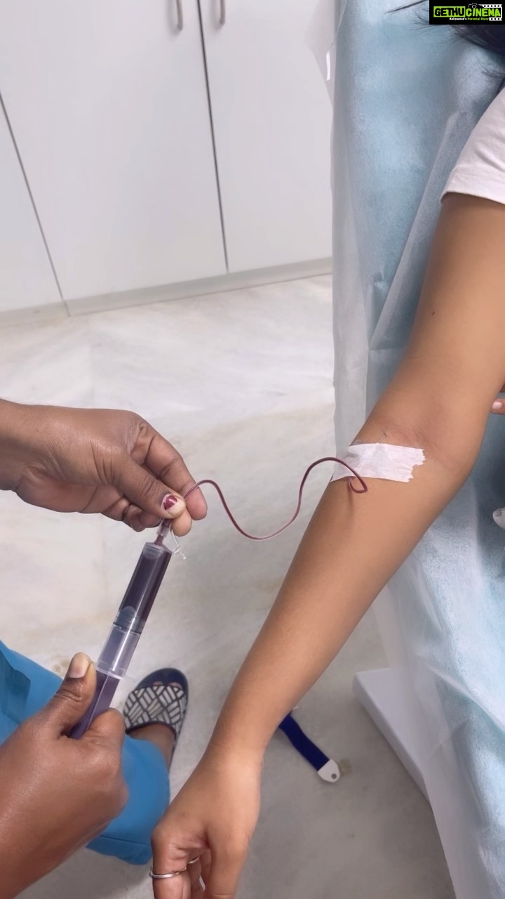 Raveena Daha Instagram - Hair PRP treatment ✨ PRP (Platelet Rich Plasma) therapy is an advanced, non-surgical, therapeutic procedure to treat hair loss conditions amongst patients with requirements of hair growth stimulation. It not only helps in hair growth but also stops hair fall ! Do your treatment @charissma_beauty_clinic at affordable pricing 💯 For enquiries and appointments contact @charissma_beauty_clinic 093846 38212 #raveena #raveenadaha
