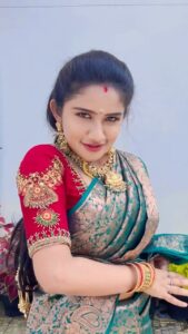 Raveena Daha Instagram - Summa surrunnu !!! 🤪🔥 #SummaSurrunu #SummaSurrunuChallenge #EtharkkumThunindhavan #actorsuriya #sunpictures #sivakarthikeyan #Dimman #priyankaMohan #ArmaanMalik #NikhitaGandhi #instagram #reelsinstagram #trending #reelsvideo @actorsuriya @pandiraj_dir @sunpictures @rathnaveludop @priyankaamohanofficial @immancomposer @sivakarthikeyan @armaanmalik @nikhitagandhiofficial