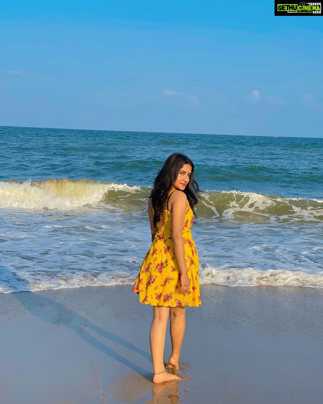Raveena Daha Instagram - 🌊🌻🌊 #raveena #raveenadaha