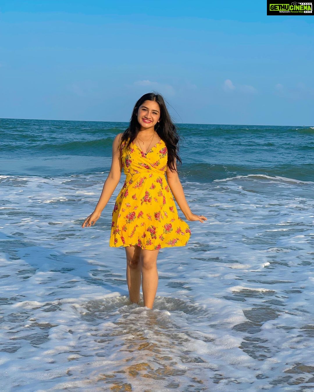 Raveena Daha Instagram - 🌊🌻🌊 #raveena #raveenadaha