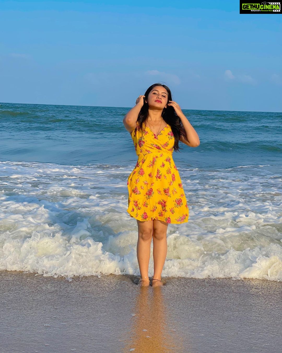 Raveena Daha Instagram - 🌊🌻🌊 #raveena #raveenadaha
