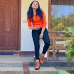 Raveena Daha Instagram - என் நெஞ்சம் தீயே உள் எங்கும் நீயே🥰 கண் மூடும்போதும் கண் முன் நின்றாயே 💙 Top from : @_crystal__fashion 😍 #raveena #raveenadaha