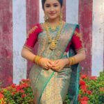 Raveena Daha Instagram - இளமையிலே காதல் வரும் எது வரையில் கூடவரும்?? முழுமை பெற்ற காதலெல்லாம் முதுமை வரை கூட வரும்💯🥰 The blouse that everybody enquired about is from @d3boutiquee 😍❤️ Saree from : @rktextilessarees 💚 Jewellery from : @chennai_jazz 🤩 #raveena #raveenadaha