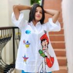 Raveena Daha Instagram - Who's prettier me or she ? 😂😌 Stylish shirt from : @little_pinky_collections_ 😍 Pc: @yeah_me_1010 🤩 #raveena #raveenadaha