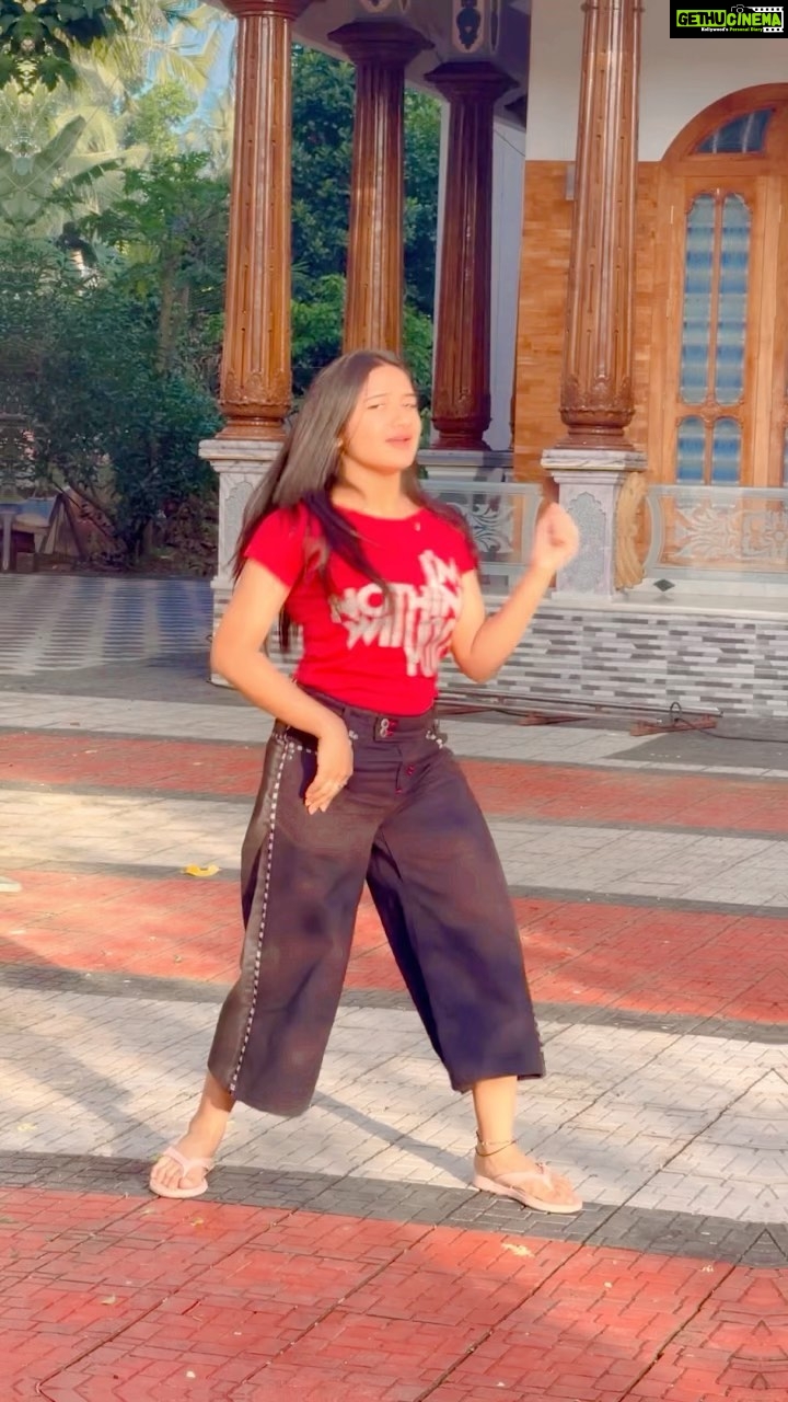Raveena Daha Instagram - #CutePonnu #CutePonnuDanceChallenge #EnnaSollaPogirai 🎤 @anirudhofficial 🎶 @viveksivaofficial - @mervinsolomon 🖊️ @therukural @ashwinkumar_ak @hariharana #Ravindran @tridentartsoffl @teju_ashwini @avantikamishra @vijaytvpugazh @muzik247_in @editormathivathanan @setboxone @rubini_sakthi @donechannel1 @gobeatroute