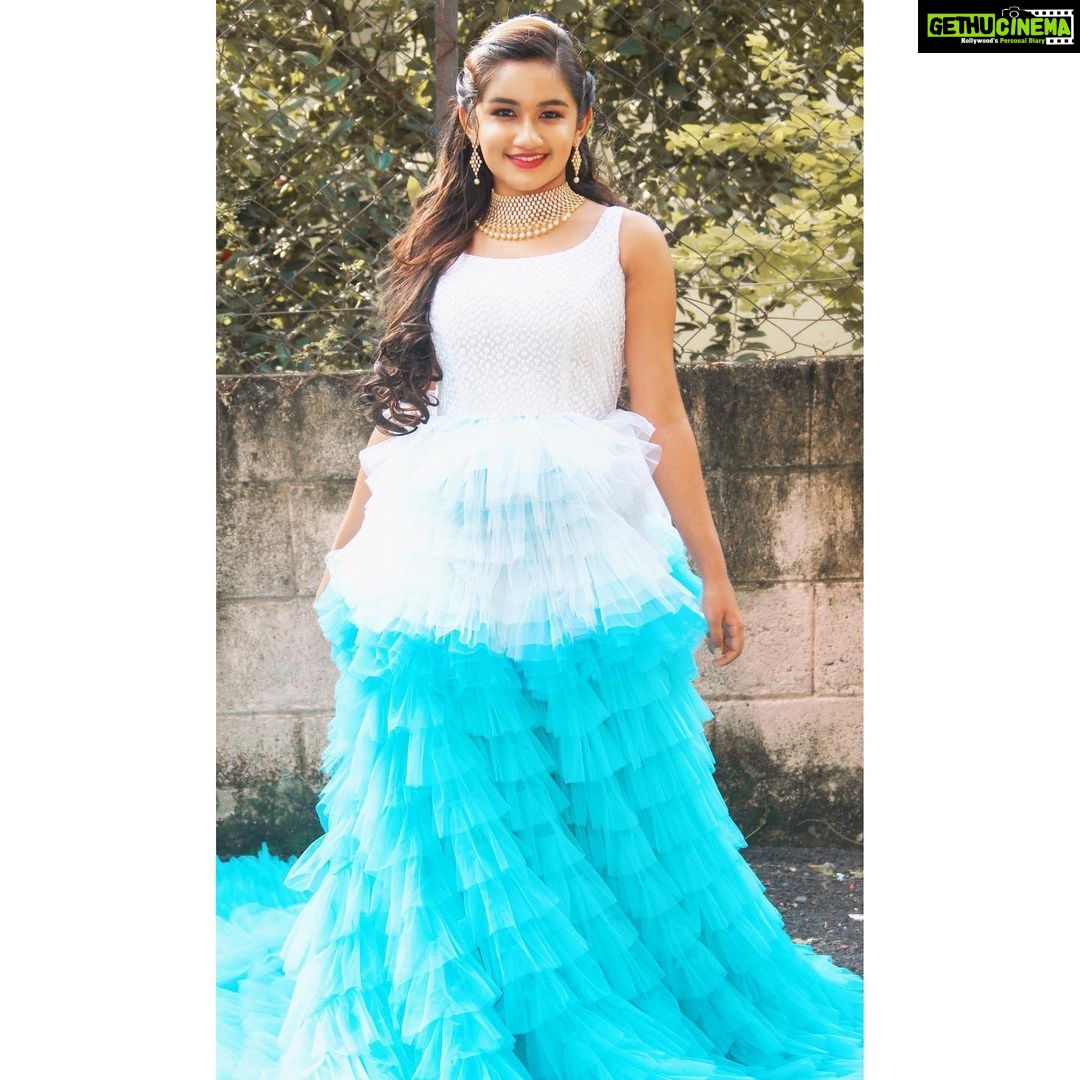Raveena Daha Instagram - Throwback to when I was a little girl π₯° π Costume: @aks_le_couturier π₯ Mua and hairdo: @rinkymakeup_artistππ PC ; @mc_photography0716 β€οΈβπ₯ Jewel : @aarabridaljewels #raveena #raveenadaha