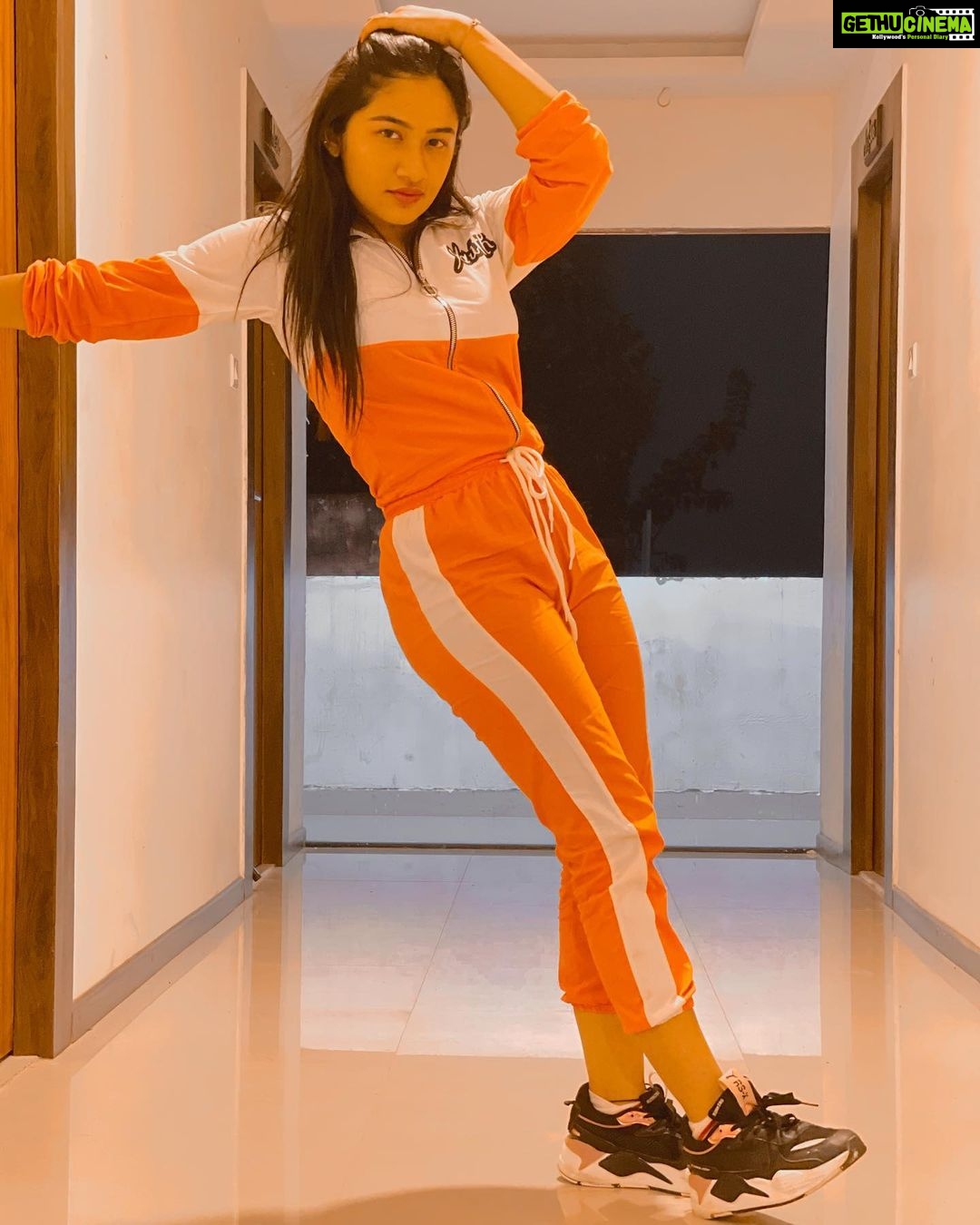 Raveena Daha Instagram - Babe , whoever tries to bring you down is already below you ! 💯💪👀 Amazing track suit from : @sathyacollection1112 😍 #raveena #raveenadaha