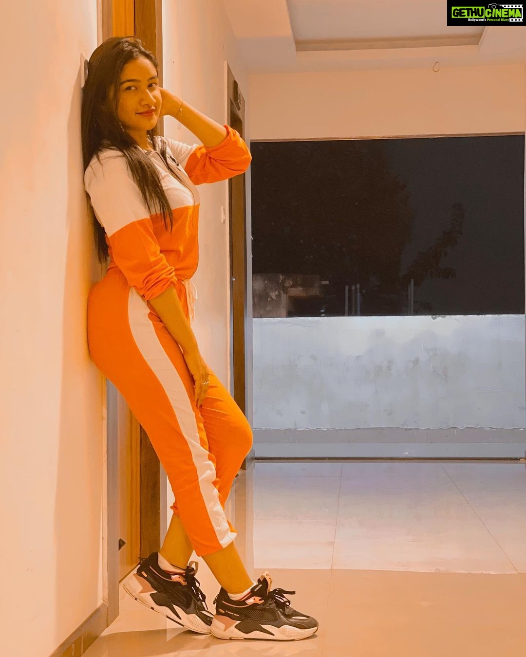 Raveena Daha Instagram - Babe , whoever tries to bring you down is already below you ! 💯💪👀 Amazing track suit from : @sathyacollection1112 😍 #raveena #raveenadaha