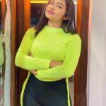 Raveena Daha Instagram - The world is full of good people If you can’t find one, be one ! 💪 Neon green crop top from @rk_shoppingzone 🤩🤩 #raveena #raveenadaha