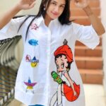 Raveena Daha Instagram - Who's prettier me or she ? 😂😌 Stylish shirt from : @little_pinky_collections_ 😍 Pc: @yeah_me_1010 🤩 #raveena #raveenadaha
