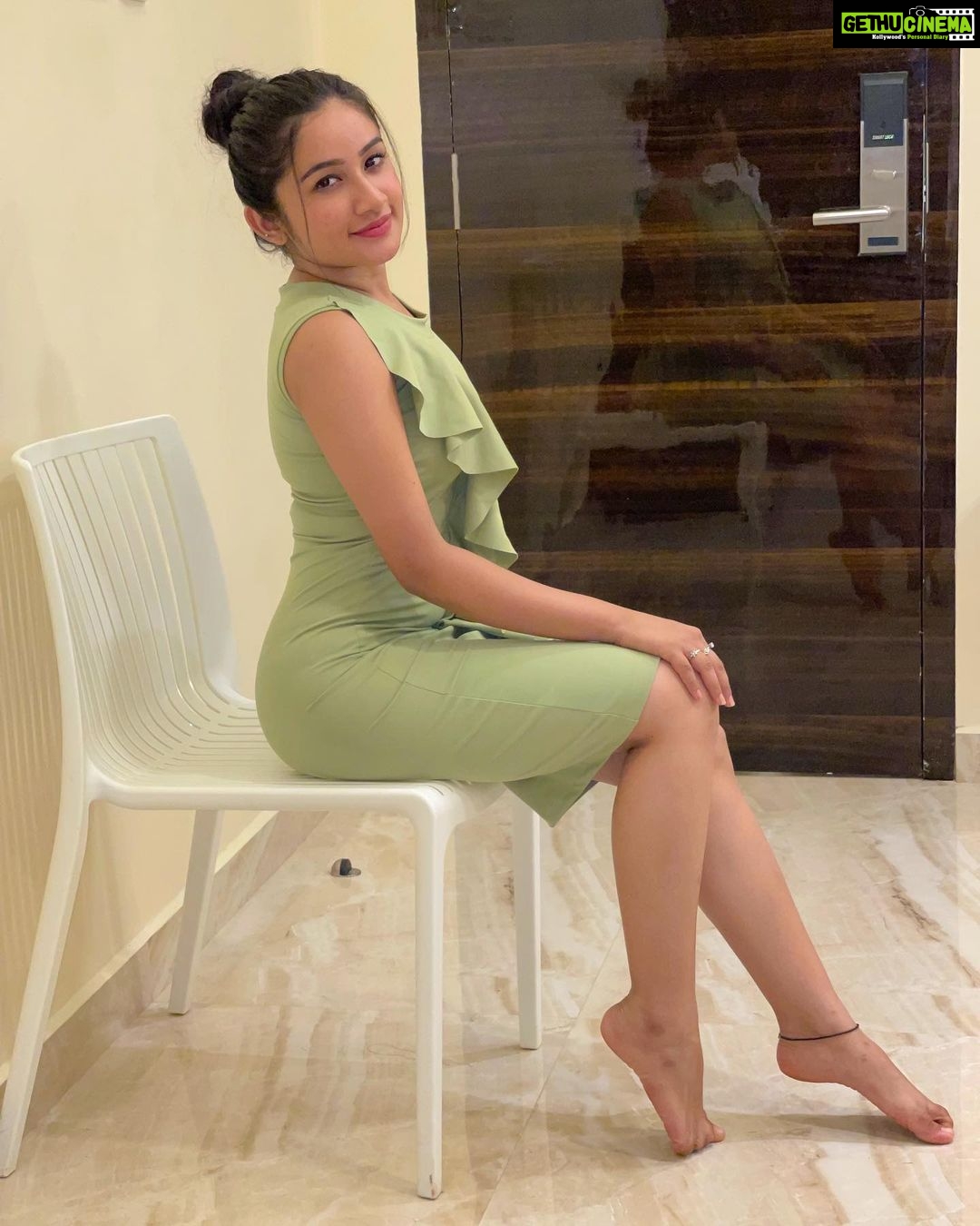 Raveena Daha Instagram - Break your limits and outgrow yourself. 💪❣️ Cute outfit from @fulloncollections 💚 #raveena #raveenadaha