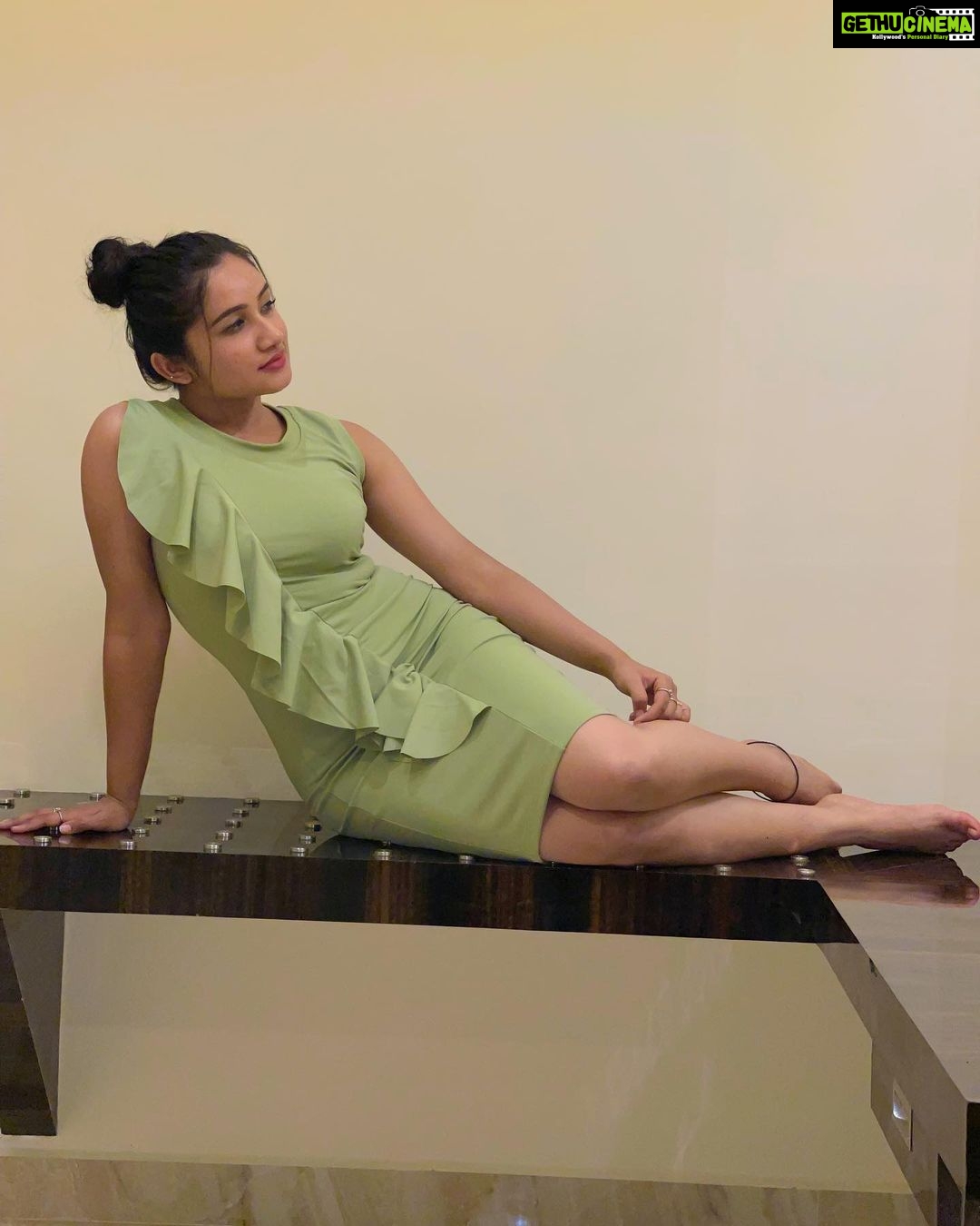 Raveena Daha Instagram - Break your limits and outgrow yourself. 💪❣️ Cute outfit from @fulloncollections 💚 #raveena #raveenadaha