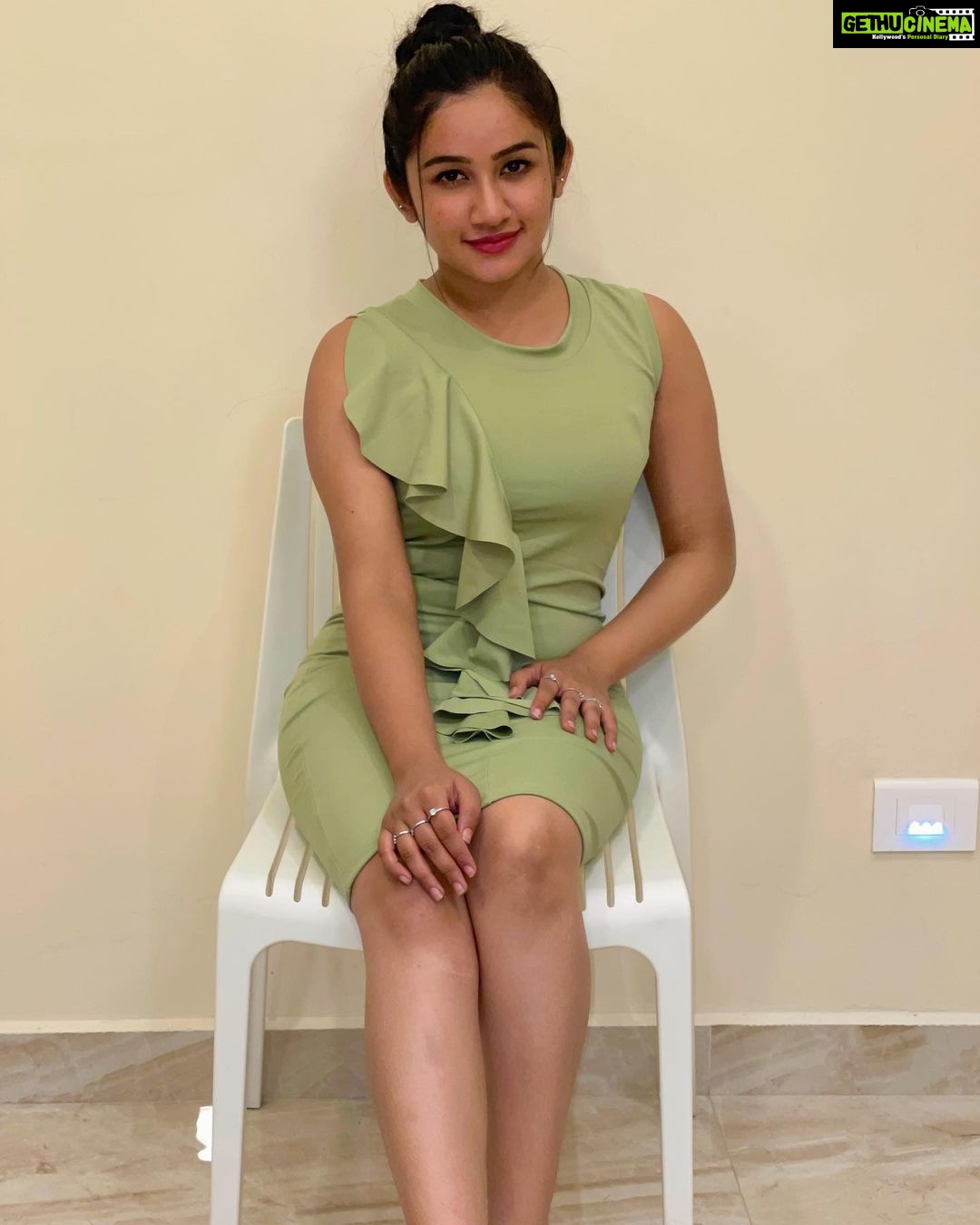 Raveena Daha Instagram - Break your limits and outgrow yourself. 💪❣️ Cute outfit from @fulloncollections 💚 #raveena #raveenadaha