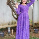 Raveena Daha Instagram - இருட்டினிலே நீ நடக்கையிலே உன் நிழலும் உன்னை விட்டு விலகிவிடும்✨💯 Wearing comfy and cute top from @meenucoll 💜😍 #raveena #raveenadaha