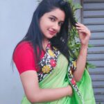 Raveena Daha Instagram - நீ வானவில்லாக அவள் வண்ணம் ஏழாக🌈❤️ Beautiful saree from : @shiny_botique 😍💚 #raveena #raveenadaha