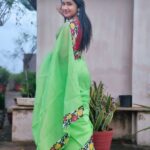 Raveena Daha Instagram - நீ வானவில்லாக அவள் வண்ணம் ஏழாக🌈❤️ Beautiful saree from : @shiny_botique 😍💚 #raveena #raveenadaha