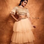 Raveena Daha Instagram - She's so golden ! 😌✨ . Hair and makeup @prink_beauty_gardenn_ Outfit @trendievieracostume Jewels @chennai_jazz Shot by @sai_arun_photography . #raveena #raveenadaha