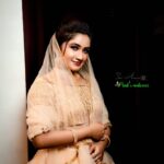 Raveena Daha Instagram - She's so golden ! 😌✨ . Hair and makeup @prink_beauty_gardenn_ Outfit @trendievieracostume Jewels @chennai_jazz Shot by @sai_arun_photography . #raveena #raveenadaha