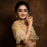 Raveena Daha Instagram - She's so golden ! 😌✨ . Hair and makeup @prink_beauty_gardenn_ Outfit @trendievieracostume Jewels @chennai_jazz Shot by @sai_arun_photography . #raveena #raveenadaha