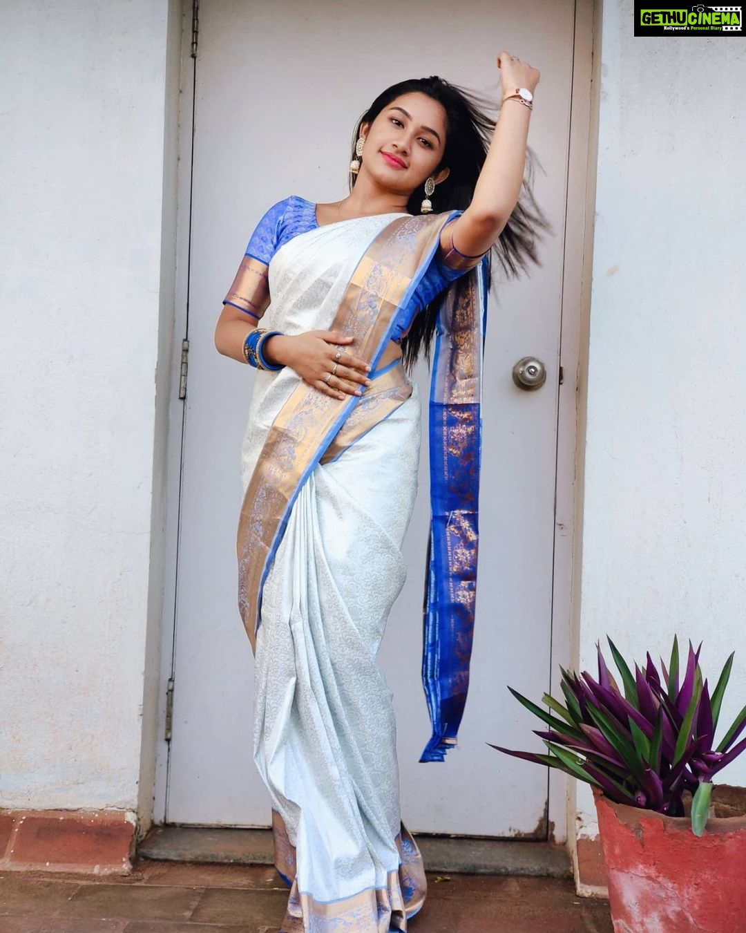 Raveena Daha Instagram - ๐๐ค๐ Saree from: @elampillai_sarees_manufacturer ๐ . I realllyyy love @elampillai_sarees_manufacturer 's saree collections ๐๐๐ฏ๐ฏ . They do have amazing collections ๐ฅโก . Also stunning giveaway alert!!! ๐ฅ Giveaway TIME ๐ฅ Rules ๐ โ๏ธFollow @elampillai_sarees_manufacturer โ๏ธLike any 2 post from that page โ๏ธTag 3 friends in comment โ๏ธMake them follow @elampillai_sarees_manufacturer ๐ฅ Extra instructions ๐ฅ โ๏ธpost this in your story and tag all accounts โ๏ธCreating accounts for giveaway & anyone who does dm related to giveaway will be disqualified โ๏ธ3 random Winners will be choosen on 20th of November. ๐๐๐๐๐GIFTS๐๐๐๐๐๐ 1๏ธโฃBridal silk saree worth 1700 (colour options ) ๐ฅBridal silk saree worth 1700 ( colour options ) ๐ฅSilk cotton saree worth 1000