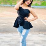 Raveena Daha Instagram - 🖤🏴‍☠️🖤 Classy black top from : @vanna_petti ❤️‍🔥😍 #raveena #raveenadaha