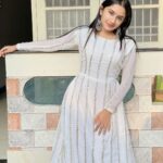 Raveena Daha Instagram - காதலுக்கு விலையில்லை எதை கொடுத்து நான் வாங்க? உள்ளங்கையில் அள்ளித்தர என்னை விட ஏதுமில்லை🤍🤍🤍🤍🤍 This beautiful elegant white kurti from @rr_collections16 😍 #raveena #raveenadaha