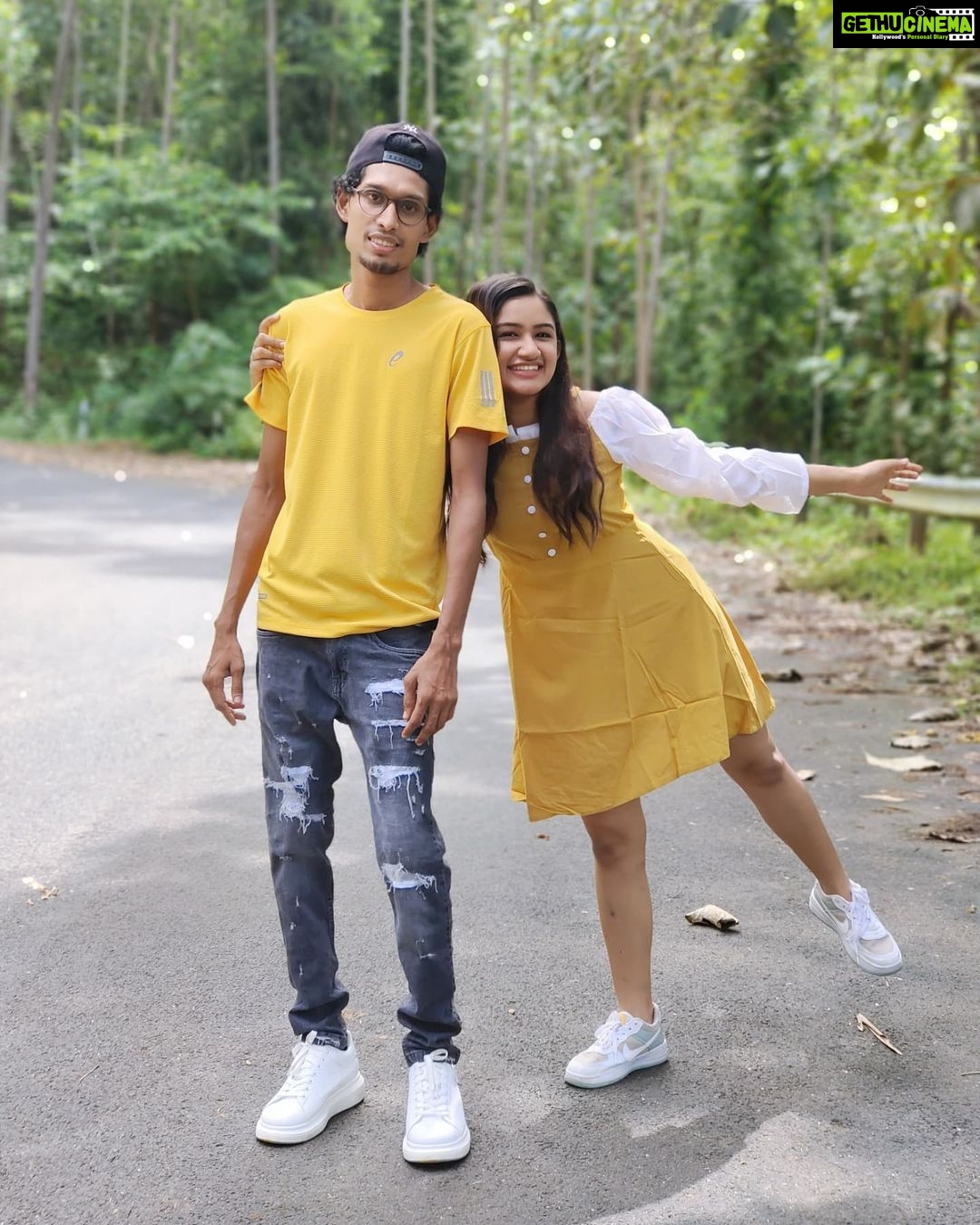 Raveena Daha Instagram - Tom and jerry 💛🤍 My outfit from : @style_new_collections 😍 #raveena #raveenadaha