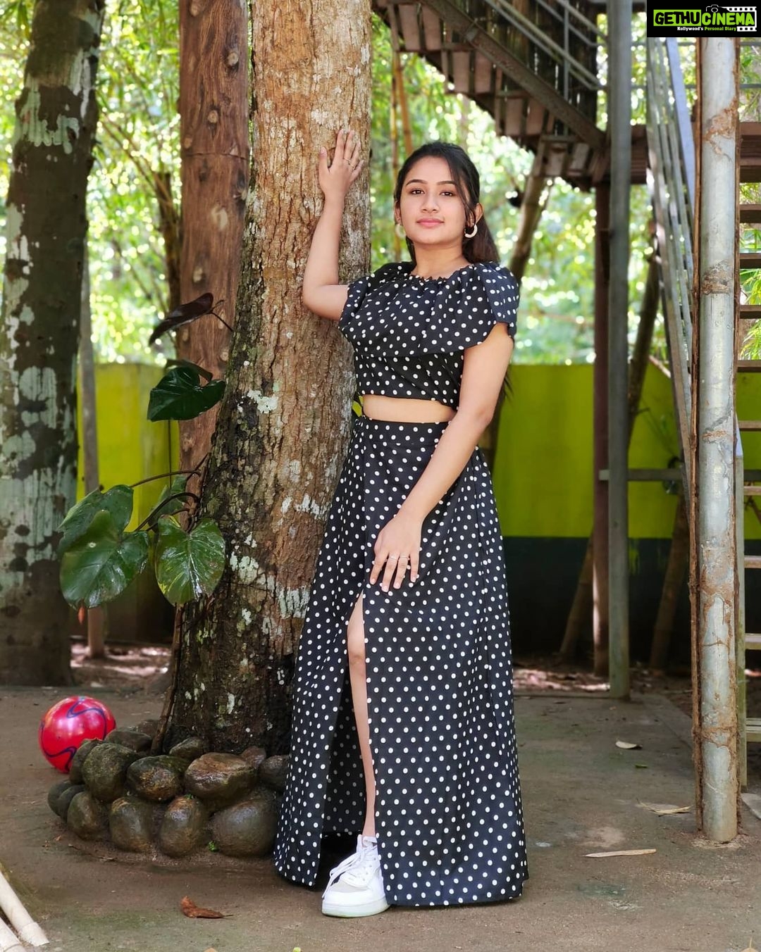 Raveena Daha Instagram - அன்பின் விழியில் எல்லாம் அழகே❣️ Outfit from: @sumaayaboutique 💖 #raveena #raveenadaha