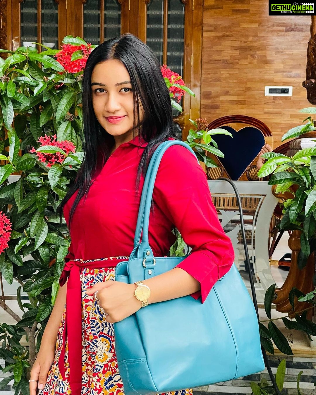Raveena Daha Instagram - T•I•M•E ~ THE HEALER AND THE KILLER 💯 . Watch from : @friss_cart 🔥 . #time #watch #raveena #raveenadaha