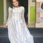 Raveena Daha Instagram - காதலுக்கு விலையில்லை எதை கொடுத்து நான் வாங்க? உள்ளங்கையில் அள்ளித்தர என்னை விட ஏதுமில்லை🤍🤍🤍🤍🤍 This beautiful elegant white kurti from @rr_collections16 😍 #raveena #raveenadaha
