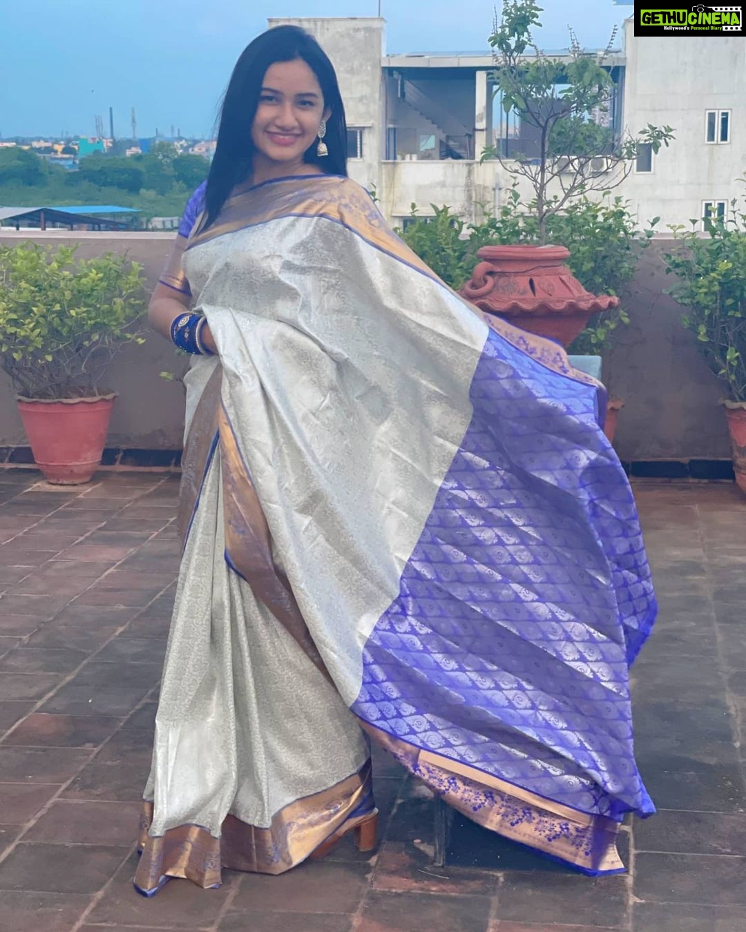 Raveena Daha Instagram - ๐๐ค๐ Saree from: @elampillai_sarees_manufacturer ๐ . I realllyyy love @elampillai_sarees_manufacturer 's saree collections ๐๐๐ฏ๐ฏ . They do have amazing collections ๐ฅโก . Also stunning giveaway alert!!! ๐ฅ Giveaway TIME ๐ฅ Rules ๐ โ๏ธFollow @elampillai_sarees_manufacturer โ๏ธLike any 2 post from that page โ๏ธTag 3 friends in comment โ๏ธMake them follow @elampillai_sarees_manufacturer ๐ฅ Extra instructions ๐ฅ โ๏ธpost this in your story and tag all accounts โ๏ธCreating accounts for giveaway & anyone who does dm related to giveaway will be disqualified โ๏ธ3 random Winners will be choosen on 20th of November. ๐๐๐๐๐GIFTS๐๐๐๐๐๐ 1๏ธโฃBridal silk saree worth 1700 (colour options ) ๐ฅBridal silk saree worth 1700 ( colour options ) ๐ฅSilk cotton saree worth 1000