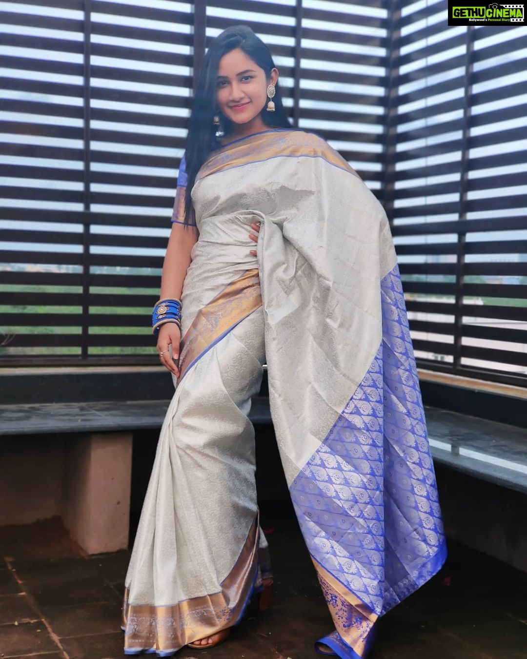 Raveena Daha Instagram - ๐๐ค๐ Saree from: @elampillai_sarees_manufacturer ๐ . I realllyyy love @elampillai_sarees_manufacturer 's saree collections ๐๐๐ฏ๐ฏ . They do have amazing collections ๐ฅโก . Also stunning giveaway alert!!! ๐ฅ Giveaway TIME ๐ฅ Rules ๐ โ๏ธFollow @elampillai_sarees_manufacturer โ๏ธLike any 2 post from that page โ๏ธTag 3 friends in comment โ๏ธMake them follow @elampillai_sarees_manufacturer ๐ฅ Extra instructions ๐ฅ โ๏ธpost this in your story and tag all accounts โ๏ธCreating accounts for giveaway & anyone who does dm related to giveaway will be disqualified โ๏ธ3 random Winners will be choosen on 20th of November. ๐๐๐๐๐GIFTS๐๐๐๐๐๐ 1๏ธโฃBridal silk saree worth 1700 (colour options ) ๐ฅBridal silk saree worth 1700 ( colour options ) ๐ฅSilk cotton saree worth 1000