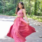 Raveena Daha Instagram - கண் பேசும் வார்த்தைகள் புரிவதில்லை 🙈❤️ Beautiful pink lehenga from : @label_apsara 😍😘 #raveena #raveenadaha