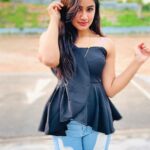 Raveena Daha Instagram - 🖤🏴‍☠️🖤 Classy black top from : @vanna_petti ❤️‍🔥😍 #raveena #raveenadaha