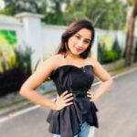 Raveena Daha Instagram - 🖤🏴‍☠️🖤 Classy black top from : @vanna_petti ❤️‍🔥😍 #raveena #raveenadaha