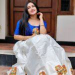 Raveena Daha Instagram - Ende state uh keralam ano, ende CM vijayan ano , enaku nee venum 🙈💙 . Beautiful paavada sattai set from :@kerala_bygone_fashion 💙 #raveena #raveenadaha