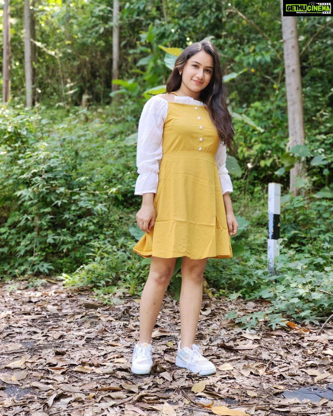 Raveena Daha Instagram - Tom and jerry 💛🤍 My outfit from : @style_new_collections 😍 #raveena #raveenadaha