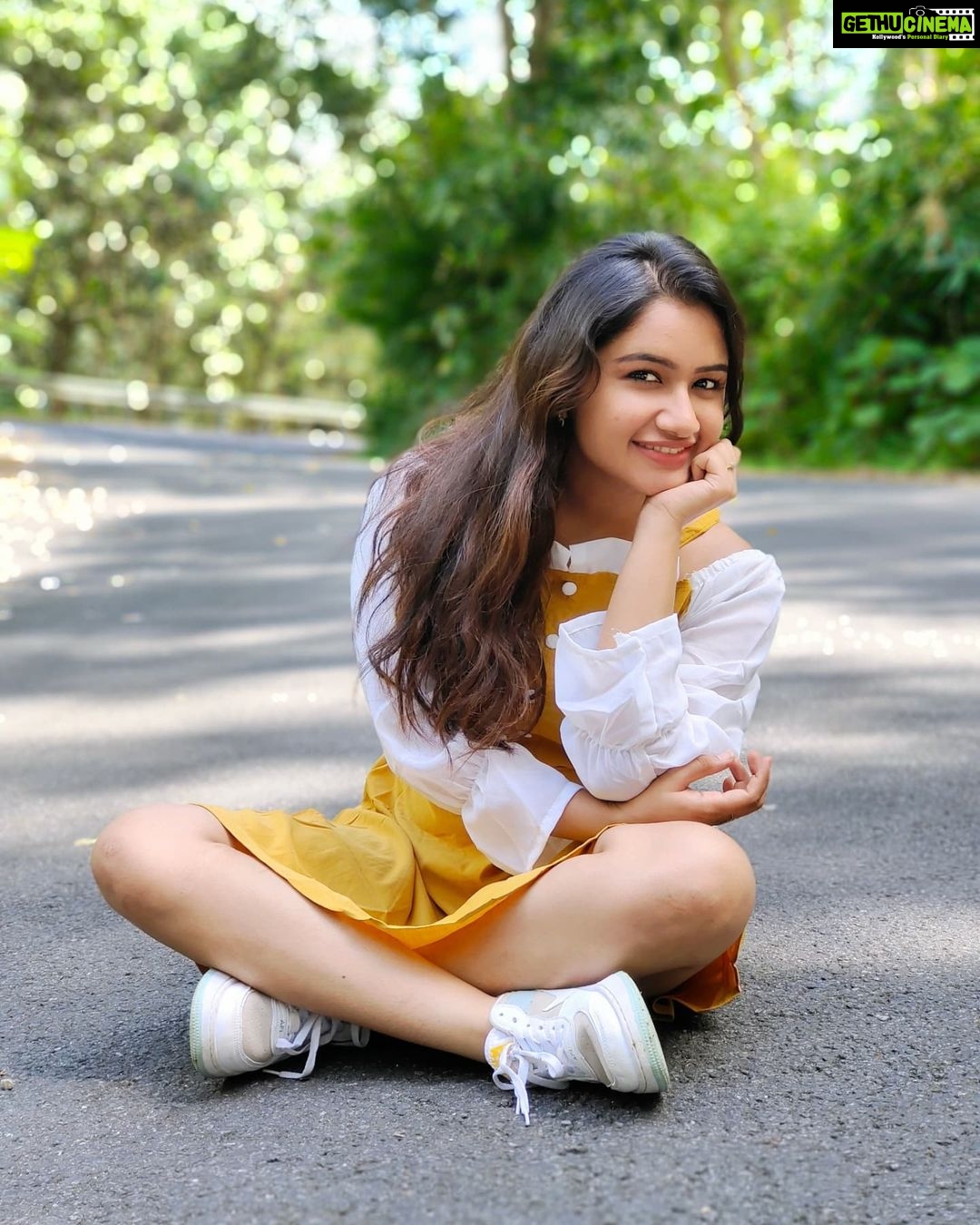 Raveena Daha Instagram - Tom and jerry 💛🤍 My outfit from : @style_new_collections 😍 #raveena #raveenadaha