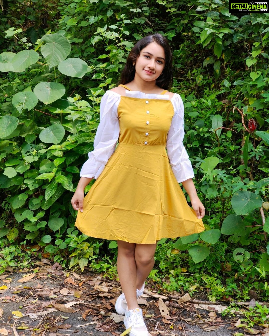 Raveena Daha Instagram - Tom and jerry 💛🤍 My outfit from : @style_new_collections 😍 #raveena #raveenadaha