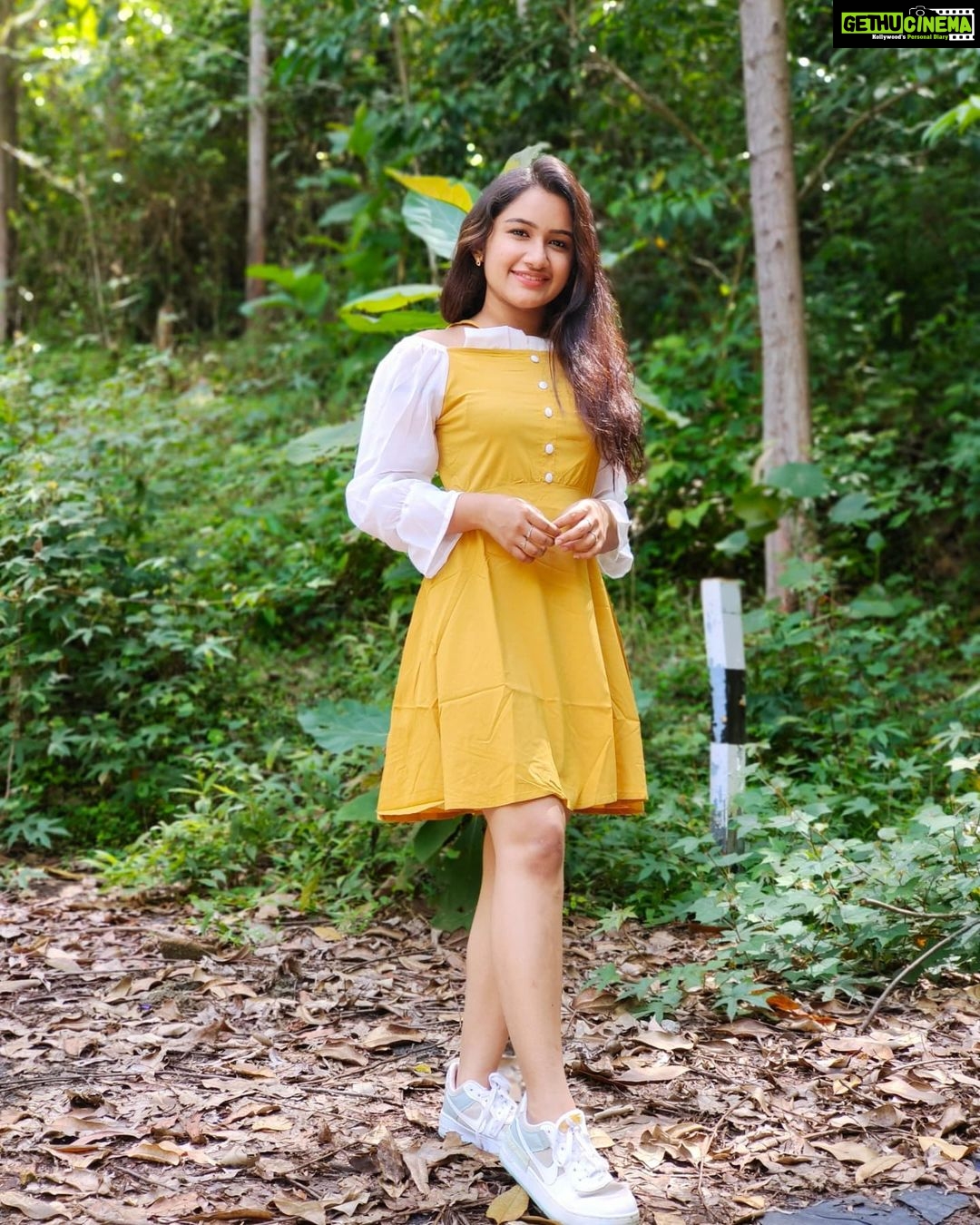 Raveena Daha Instagram - Tom and jerry 💛🤍 My outfit from : @style_new_collections 😍 #raveena #raveenadaha