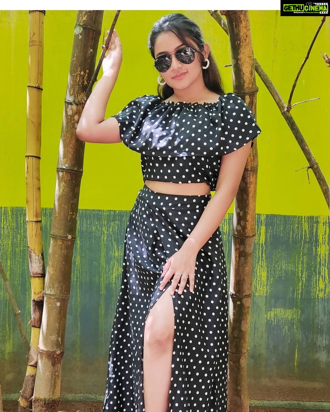 Raveena Daha Instagram - அன்பின் விழியில் எல்லாம் அழகே❣️ Outfit from: @sumaayaboutique 💖 #raveena #raveenadaha