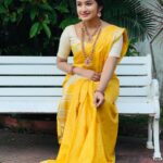 Raveena Daha Instagram - முகமூடி அணிகின்ற உலகிது உன் முகம் என்று ஒன்றிங்கு என்னது ? . Saree from: @shri_sai_collections_ 🥻 Jewel from: @adc_fashions 🤩 #raveena #raveenadaha